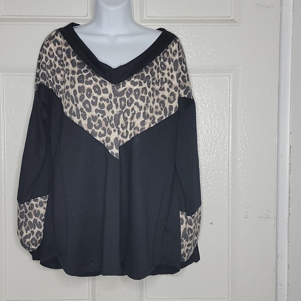 NWT, Black and Leppard print shirt Large